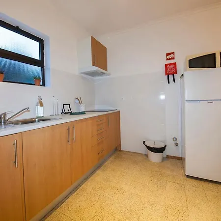 B16 - Casa Dos Montes In Алвор
